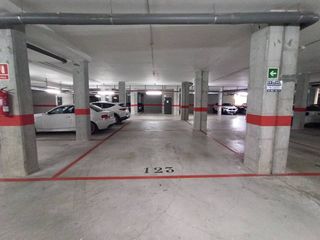 Rent Car parking  Calle blai modonna. Plaza de aparcamiento en la triola