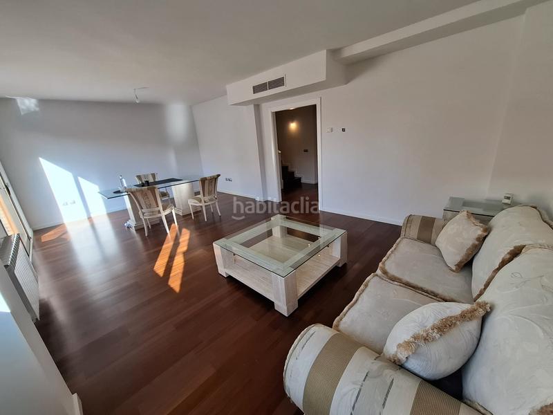 Foto 13878e31-bcae-4b28-a2a8-64b04d2f07d0. Casa aparellada amb calefacció aparcament a Centro Villaviciosa de Odón