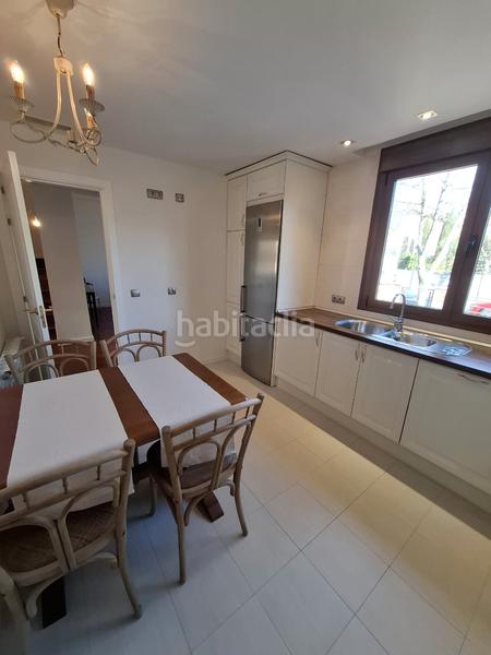 Foto f5b4989e-b3bc-48d7-a3e6-d3afc17c08ee. Casa aparellada amb calefacció aparcament a Centro Villaviciosa de Odón