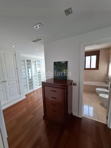 Foto d157ef1c-ff3e-4b34-94a9-9fa0e08f7ec8. Casa bifamiliare con riscaldamento parcheggio in Centro Villaviciosa de Odón