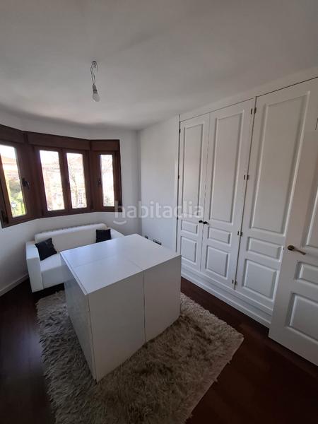 Foto 30dbdd8e-c327-43e9-962f-0d37b7db1435. Casa pareada en Centro Villaviciosa de Odón