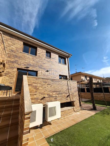 Foto b3e8664b-0833-4a29-b93c-649a9050797e. Casa pareada en Centro Villaviciosa de Odón