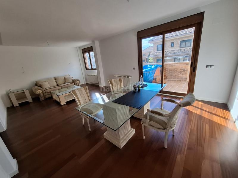 Foto ccdc8003-4693-4bbd-9578-752f4d18ad39. Casa pareada en Centro Villaviciosa de Odón