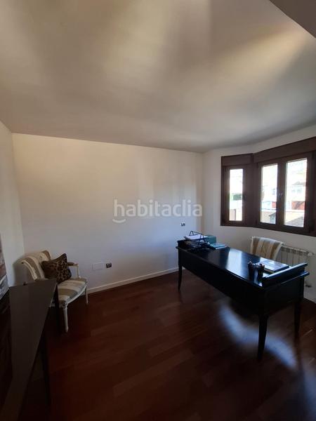 Foto d293c092-acc2-404e-8d00-86f7821099b9. Casa pareada en Centro Villaviciosa de Odón