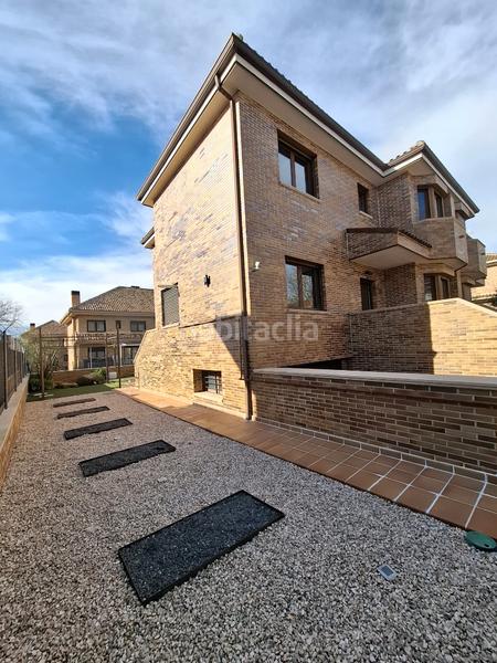 Foto 6585a2c2-d13f-4f82-8c78-67fbf0dc361c. Doppelhaus mit heizung parking in Centro Villaviciosa de Odón