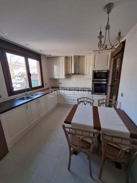 Foto 674a1b51-3e9a-4b32-b539-ed88cd62ac52. Doppelhaus mit heizung parking in Centro Villaviciosa de Odón