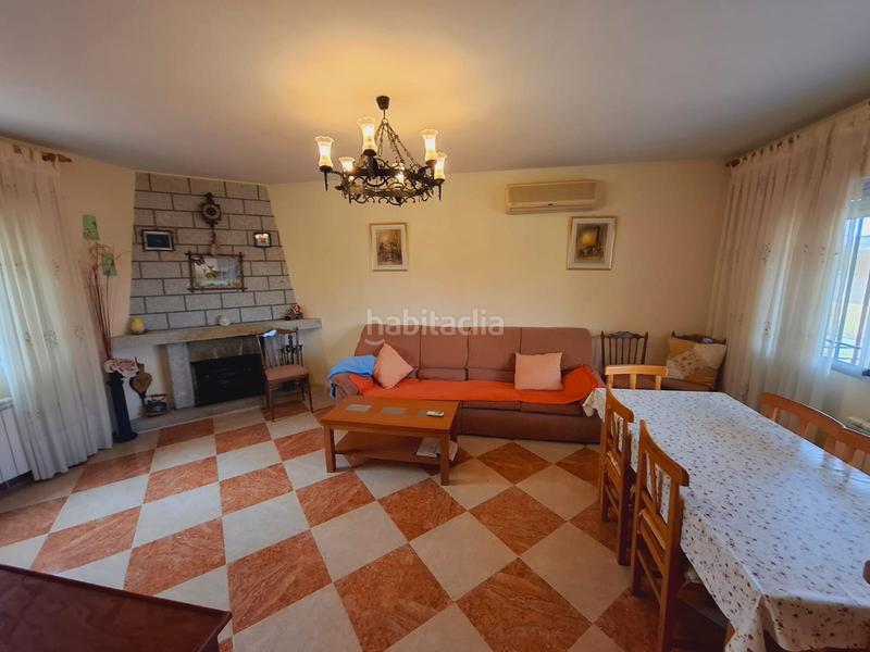 Foto 10a647ea-6c2e-4305-a262-83e1d1450917. Chalet en calle valcarrillo del alberche m 82x en Almorox