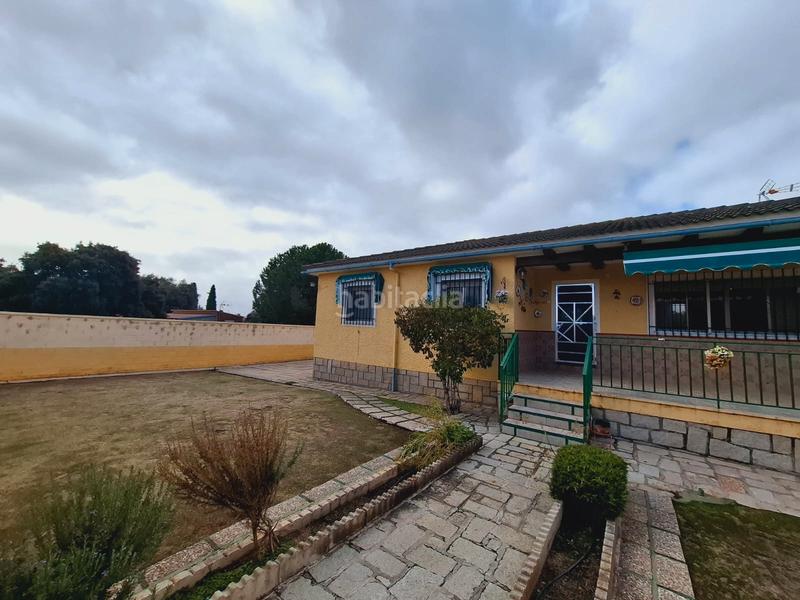 Foto 911bf25c-48b8-475a-a880-f77faf07fe33. Chalet en calle valcarrillo del alberche m 82x en Almorox