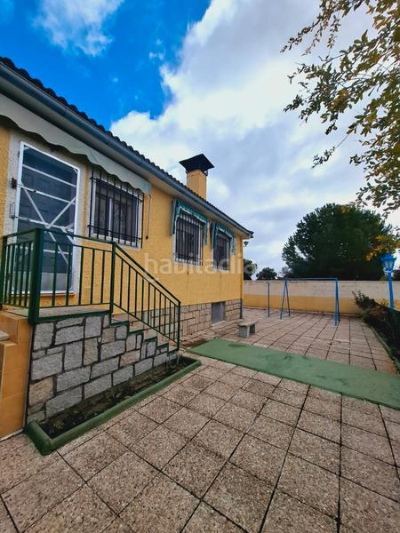 Foto ca8b0985-8eec-4069-b6cc-a25806966ff7. Xalet a calle valcarrillo del alberche m 82x a Almorox