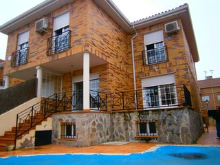 Casa aparellada  Calle gregorio mara��n