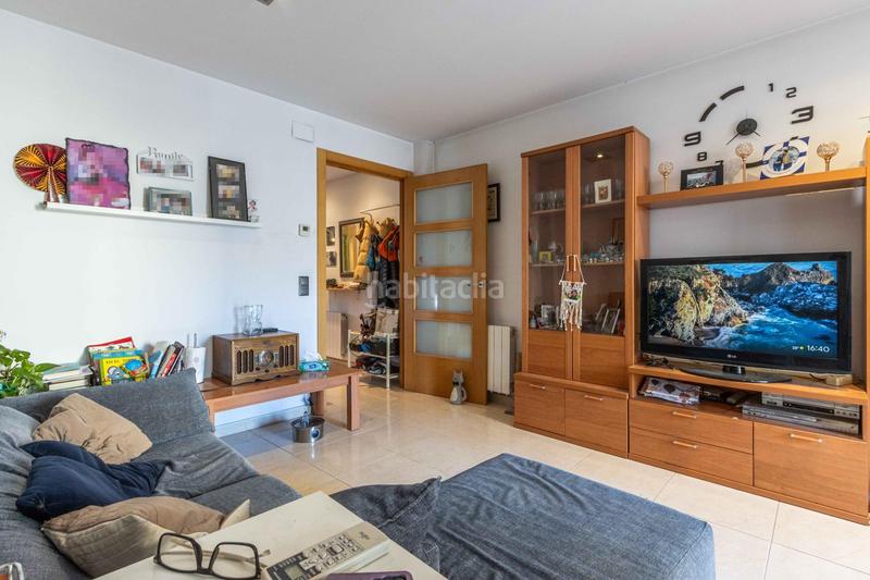 Foto 422fe5ae-cf47-4ea0-ac05-19cb43c086ca. Semi detached house with heating parking in La Romànica Barberà del Vallès