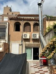 Maison à Barri del Centre. Casa en terrassa para reformar