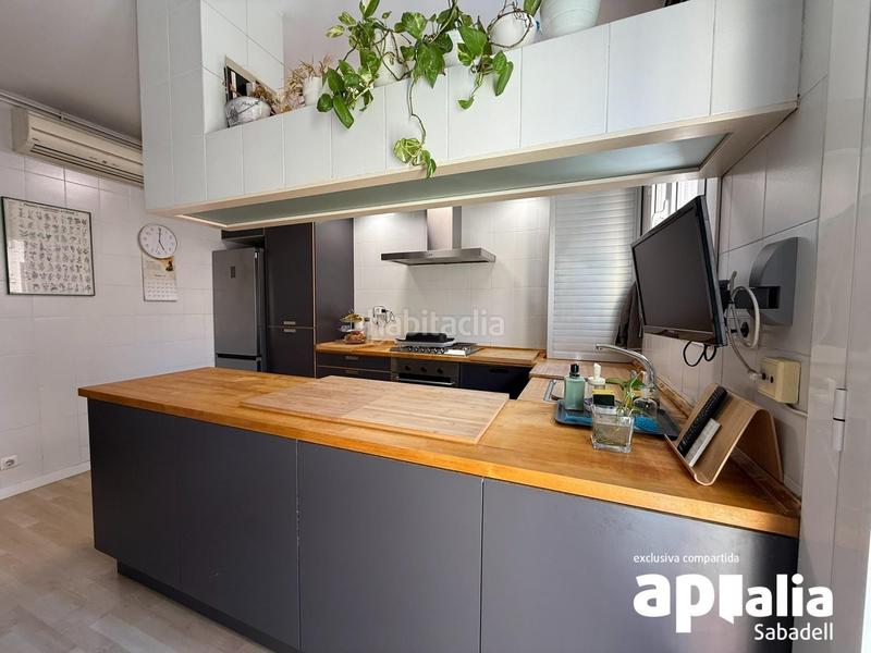 Foto f0e9ad1f-9687-43f1-b243-96b8c5688c75. House with heating parking in Creu Alta Sabadell