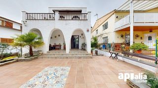 Xalet a Ca n�Esteper-Can Gorgs-Can Gorgs II. Chalet con garaje  y jard�n en barber� del valles