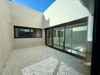 Pis a Creu Alta. Planta baja de obra nueva de 3 dormitorios de dise�o, con 2 terr