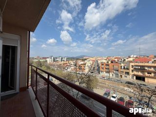 Pis  Carrer de berenguer 'el gran'. Tu oasis en sabadell luz, vistas a la mola y zona comunitaria co