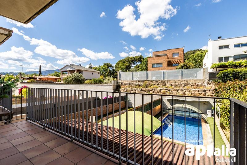 Foto 3eb21db0-5490-403d-8f27-f405d152b827. Casa amb calefacció aparcament piscina a Eixample - Can Bogunyà Castellar del Vallès