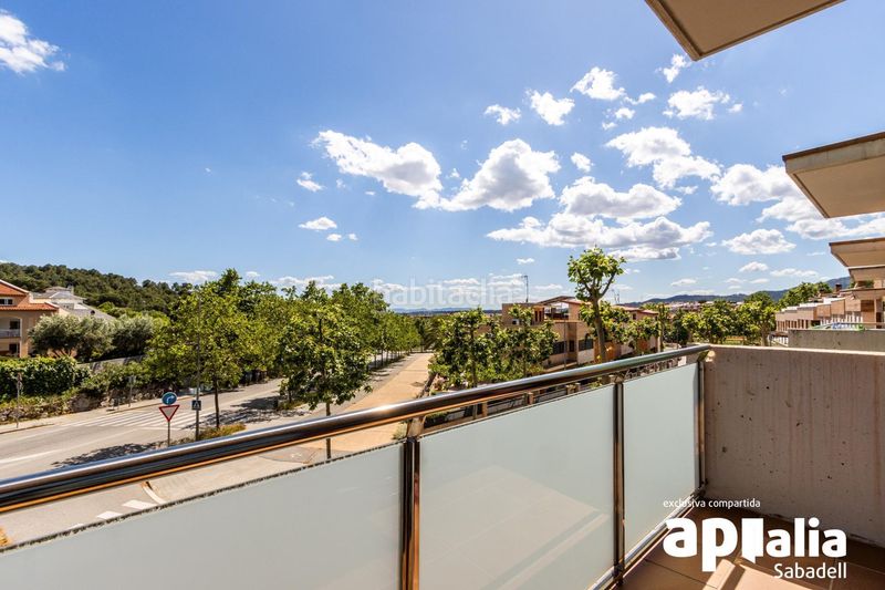 Foto 990ed0de-a67f-47e9-9ac3-f5a0764284f0. Casa amb calefacció aparcament piscina a Eixample - Can Bogunyà Castellar del Vallès