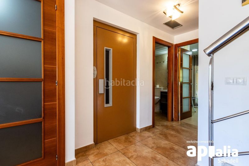 Foto a33f3c97-eb46-439c-8265-92fdf549ba2f. Casa amb calefacció aparcament piscina a Eixample - Can Bogunyà Castellar del Vallès