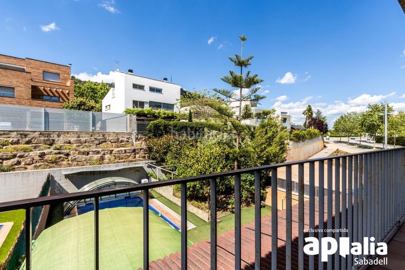 Foto afc1bd1f-337d-457c-bafc-1b9f2a7f9234. Casa amb calefacció aparcament piscina a Eixample - Can Bogunyà Castellar del Vallès