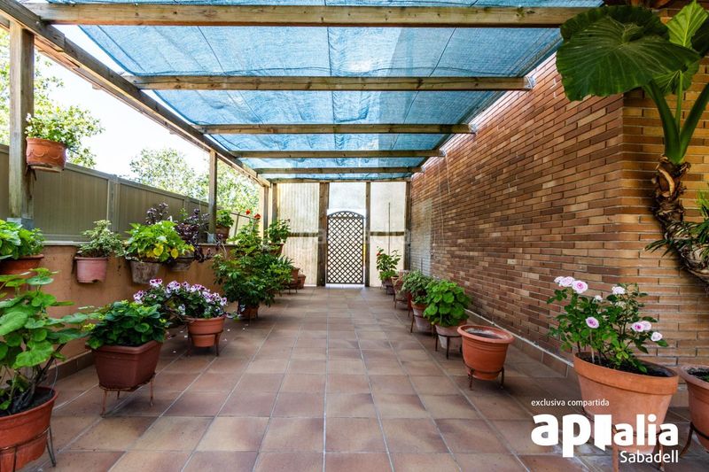 Foto c4a15590-949c-44f4-938c-97da00d54b7b. Casa amb calefacció aparcament piscina a Eixample - Can Bogunyà Castellar del Vallès