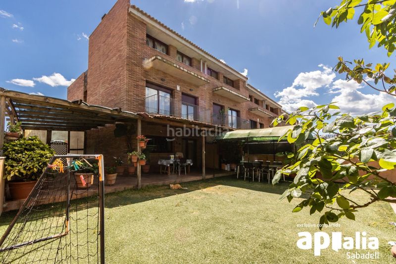 Foto ca9d7526-75a7-40ee-8e71-f5f14369d10f. Casa amb calefacció aparcament piscina a Eixample - Can Bogunyà Castellar del Vallès
