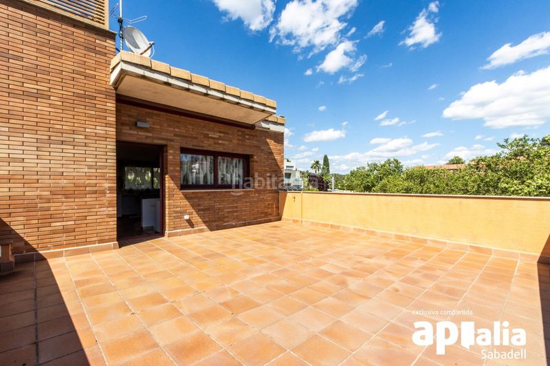 Foto dac42c48-99a7-4c41-8b13-cc354eeef5b3. Casa amb calefacció aparcament piscina a Eixample - Can Bogunyà Castellar del Vallès