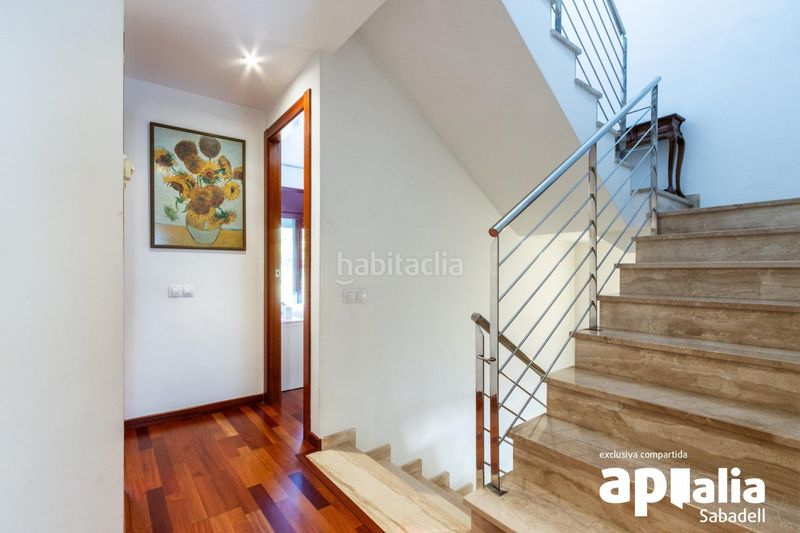 Foto fc1e1af2-cb0a-4d5b-8208-6e0cec6b73e6. Casa amb calefacció aparcament piscina a Eixample - Can Bogunyà Castellar del Vallès