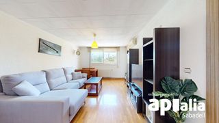 Appartement à Badia del Vallès. Piso en av. burgos tres habitaciones, ascensor y balcón badia de