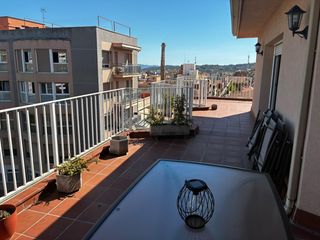 Àtic a Ca n'Aurell. Ático de cuatro habitaciones y dos terrazas