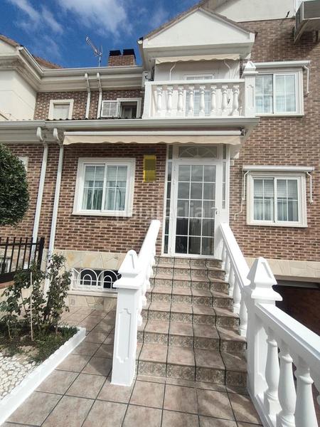 Foto 6a1c8ef6-dad5-40ac-ab0d-ce5407e5e148. Semi detached house with heating pool in Vallehermoso Azuqueca de Henares