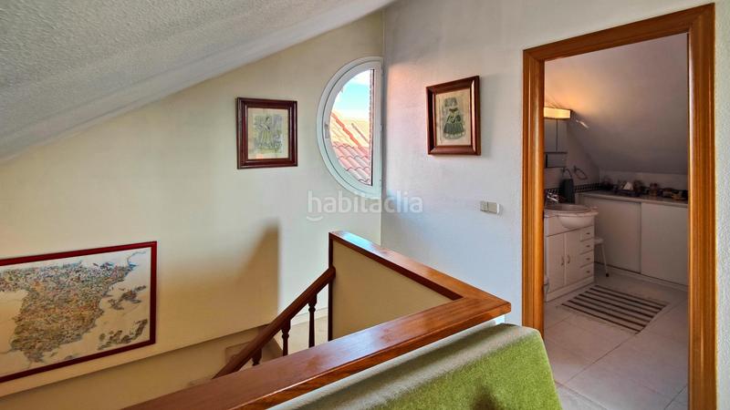 Foto 1cc8111d-f170-48f5-9c59-559922e97fb3. Maison jumelée dans calle eduardo costa 13 dans Colonia Torrelodones