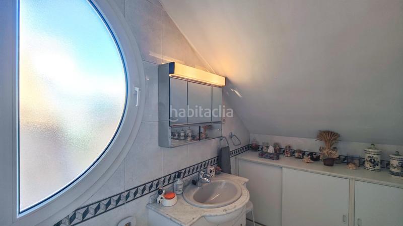 Foto 94c1c7ca-a15e-4328-868b-1a25c628bd77. Maison jumelée dans calle eduardo costa 13 dans Colonia Torrelodones