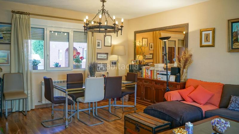 Foto a4878301-c21f-47d1-aa5c-930b405a4f02. Maison jumelée dans calle eduardo costa 13 dans Colonia Torrelodones