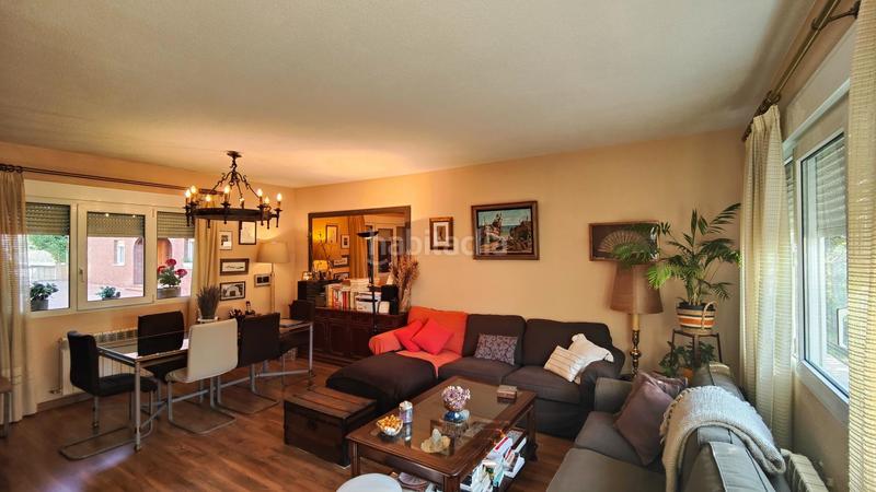 Foto a7756450-acf0-4c57-8052-4da4598d0c3c. Maison jumelée dans calle eduardo costa 13 dans Colonia Torrelodones