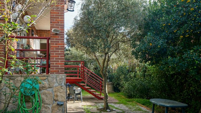 Foto ba607671-30ee-434a-a823-0d60a0d9643c. Maison jumelée dans calle eduardo costa 13 dans Colonia Torrelodones