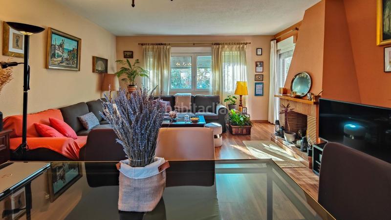 Foto d9fe3552-10fb-4124-9c3e-e32ce67a5f54. Maison jumelée dans calle eduardo costa 13 dans Colonia Torrelodones