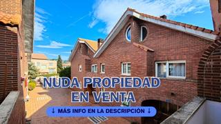 Semi detached house en Calle eduardo costa 13. Se vende nuda propiedad de chalet en la colonia de torrelodones