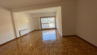 Affitto Appartamento in Becerril de la Sierra. Piso de cuatro dormitorios en pleno centro de becerril de la sie