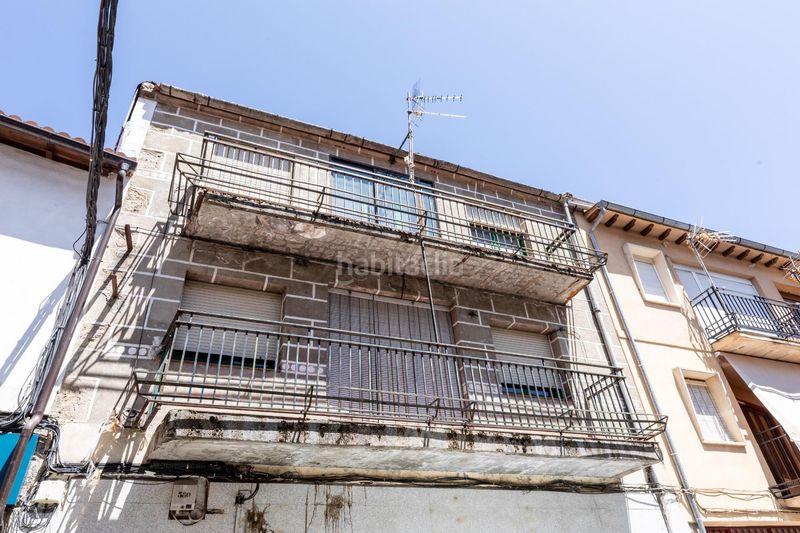 Foto adf01783-a0c7-4ebf-8c66-7440e4e15953. Edificio en avenida constitucion 20 en Tornavacas