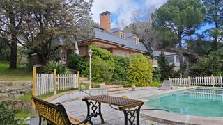 Xalet a Los Robles. Chalet con gran parcela y distribución ideal para familias en lo