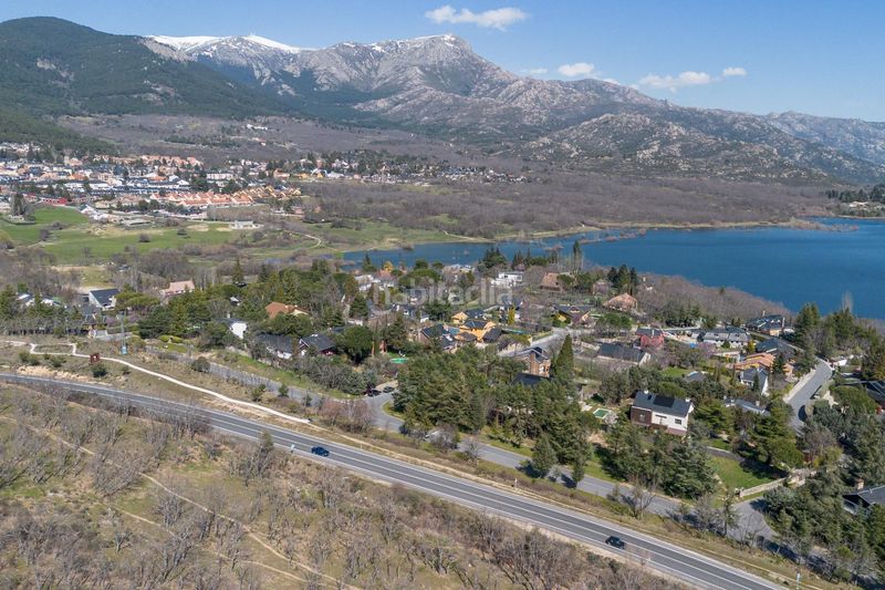 Foto faead48f-33eb-40ac-bcd9-e944dab3a6e1. Terreny residencial a paseo de abetos 1 a Navacerrada