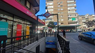 Aparcament cotxe a Calle de Sor Ángela de la Cruz 38