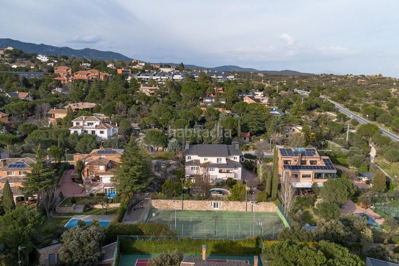 Foto a4c5a428-aeb4-45e7-8509-a45c66168d40. Xalet amb calefacció aparcament piscina a Los Robles Torrelodones