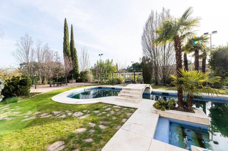 Foto db540782-8db8-41cd-acdf-a4f175410699. Xalet amb calefacció aparcament piscina a Los Robles Torrelodones