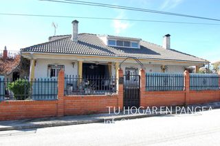 Casa en Casarrubios del Monte. Venta de chalet con terreno de 681m en la que se encuentra la vi