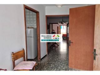 Edifici a Manacor Centre. Casa adosada en venta en manacor con garajes.