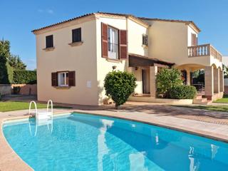 Maison à Sant Llorenç des Cardassar. Chalet en sa coma con piscina. tiene 6 plazas turisticas  etv