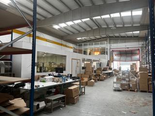 Miete Fabrikhalle in Sud-Zona Industrial. Nave en alquiler en pla de la bruguera