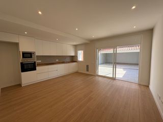 Pis  Avinguda de barber�. Piso reformado de 109 m� con gran terraza privada en av. barber�